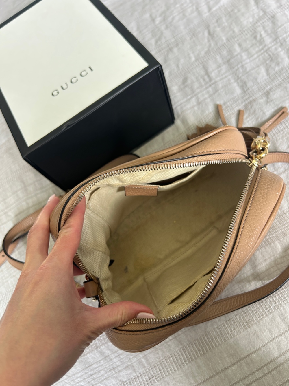 Gucci soho disco bag Pebbled Leather Crossbody in Warm Taupe with Tassel - Picture 4 of 6